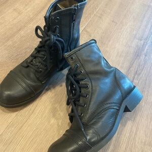 Steve Madden boots size 6 women’s